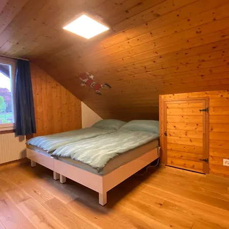 Schlafen Unterm Dach In Ch B&B